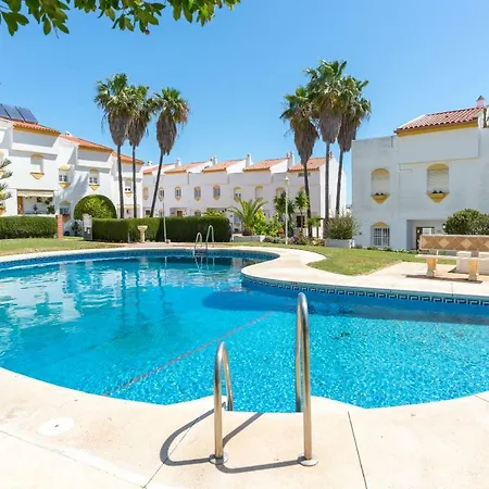 Benalmadena: Adosado Con Piscina Y Jardin *